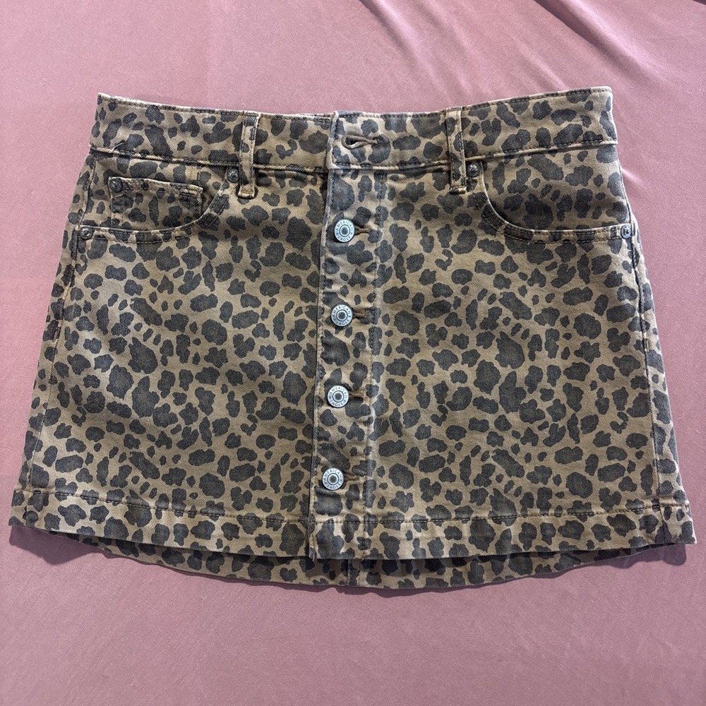 American Eagle Leopard Print Mini Skirt Size 2 Button Front Stretch Pockets